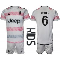 Dětský fotbalový dres Juventus Danilo Luiz #6 2023-24 Venkovní Krátký Rukáv (+ trenýrky)